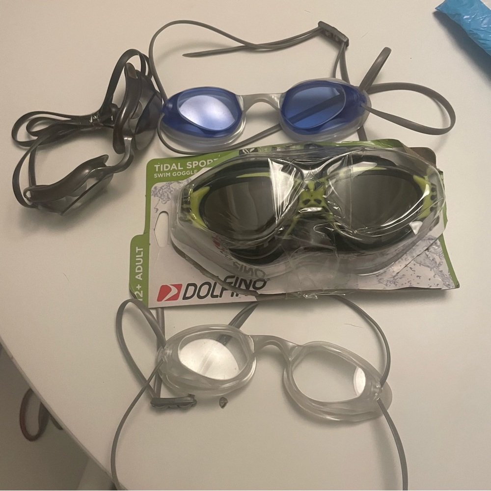 Bundle of 4 new Dolfin Adult Goggles